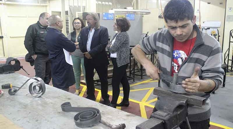 Cátedra UNESCO reconoce labor de UPLA en Educación de Adultos