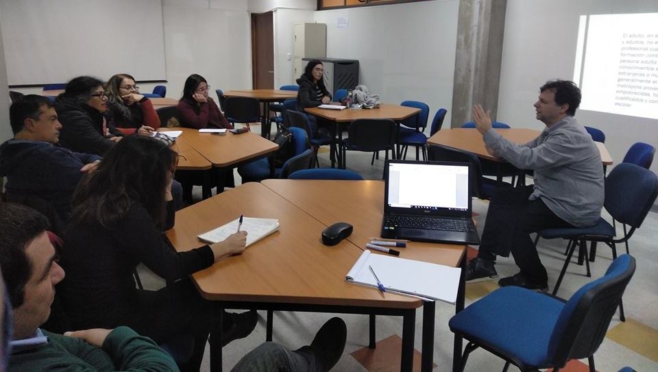 PROFESOR ROBERTO CATELLI DICTA CLASE MAGISTRAL A LOS ALUMNOS DEL MAGÍSTER DE EDUCACIÓN DE ADULTOS PROMOCIONES 2017-2018